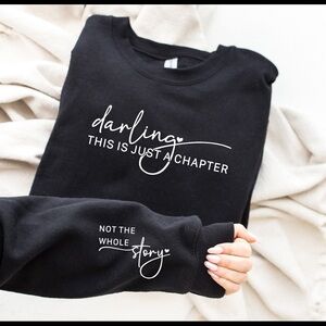 Sweatshirt “this is just a chapter” available in all sizes.